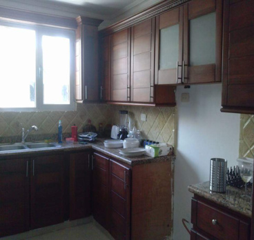 <p>Продаётся 3 комнатная квартира 152 кв/м,  в центре Баваро, 200 метров от пляжа, 3 туалета, просторный балкон, дополнительная комната для прислуги, мебель в подарок! 
Срочно!!!   165.000 $<p>