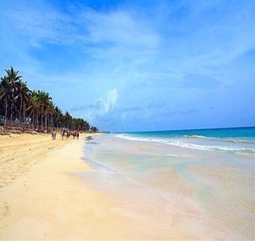 Один из самых красивых и нетронутых пляжей Macao Beach (пляж Макао).
Пляж расположен вдоль восточного побережья Доминиканской Республики.
Он идеально подходит для тех, кто любит уединение и не любит большое количество туристов и оживленных мест.