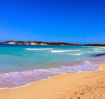 Один из самых красивых и нетронутых пляжей Macao Beach (пляж Макао).
Пляж расположен вдоль восточного побережья Доминиканской Республики.
Он идеально подходит для тех, кто любит уединение и не любит большое количество туристов и оживленных мест.
