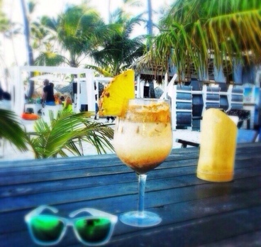 Хочется уже лето!!! Солнце☀️Жара🌞Море🌊Пляж🌴Всё такое яркое. Насыщенное. Совсем другое настроение. Гулять на улице ночью. Наслаждаться отдыхом. Веселится, жить в своё удовольствие.
Все это - Доминикана...