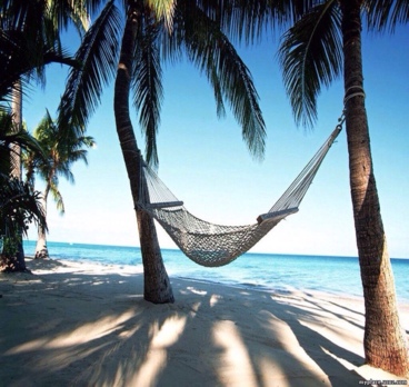 Человек находится там, где живут его мысли 👙☀️