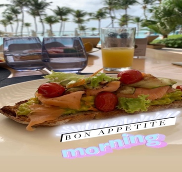 <p>Доброе вкусное утро в Доминикане 🍉🍌🍍🥑
Пусть Ваше утро начинается с солнца и моря, радостных мыслей и чувства блаженства, вкусного завтрака и спокойствия, что никуда не надо спешить 🌴☀️<p>