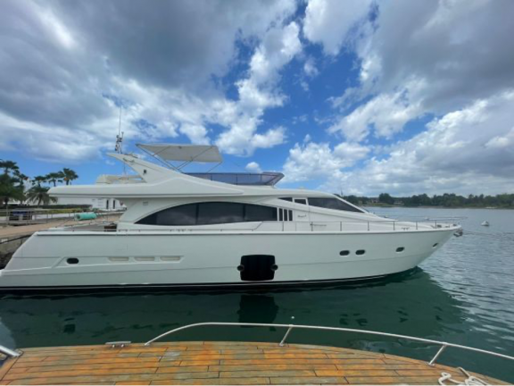 FERRETTI 73